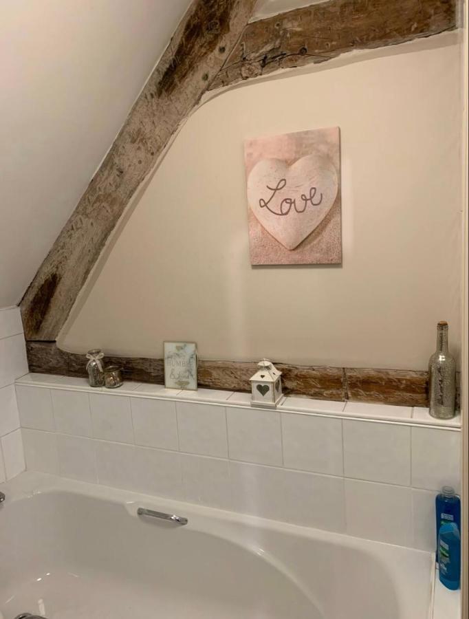 Studio Double. Own Bathroom, Shared Kitchen Беудли Экстерьер фото