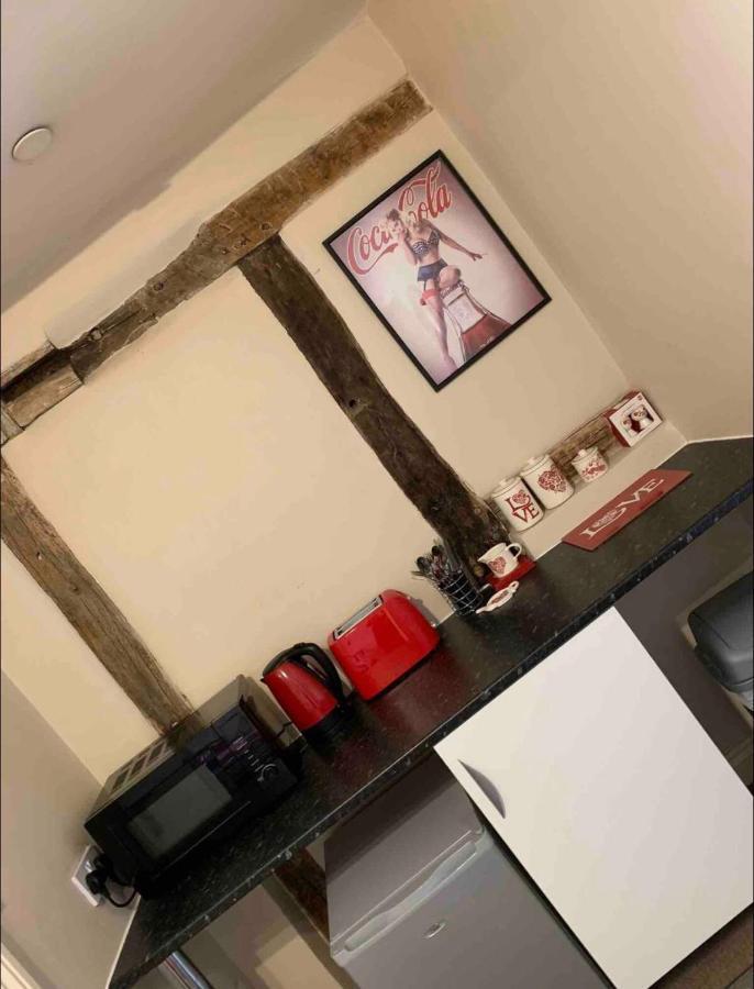 Studio Double. Own Bathroom, Shared Kitchen Беудли Экстерьер фото